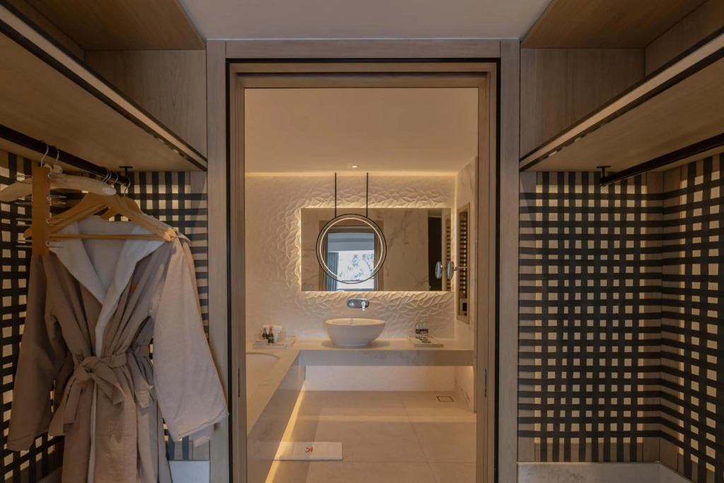 Отель Kwetu Nairobi Curio Collection By Hilton