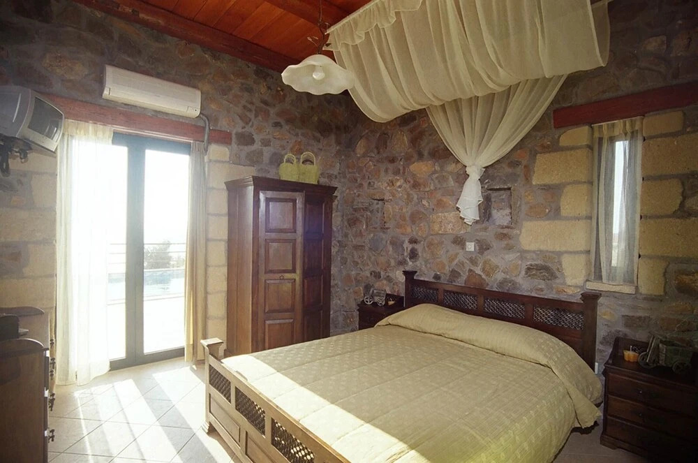 Villa Kimothoe is a Luxury Villa. It Overlooks Livadia bay on the Western Crete