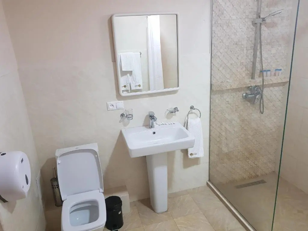 Отель Cross Apartments and Tours