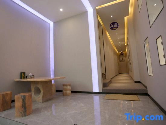 Zhishang Collection Hotel (Kunming Shiji Jinyuan Dadou Motian Shopping Center)