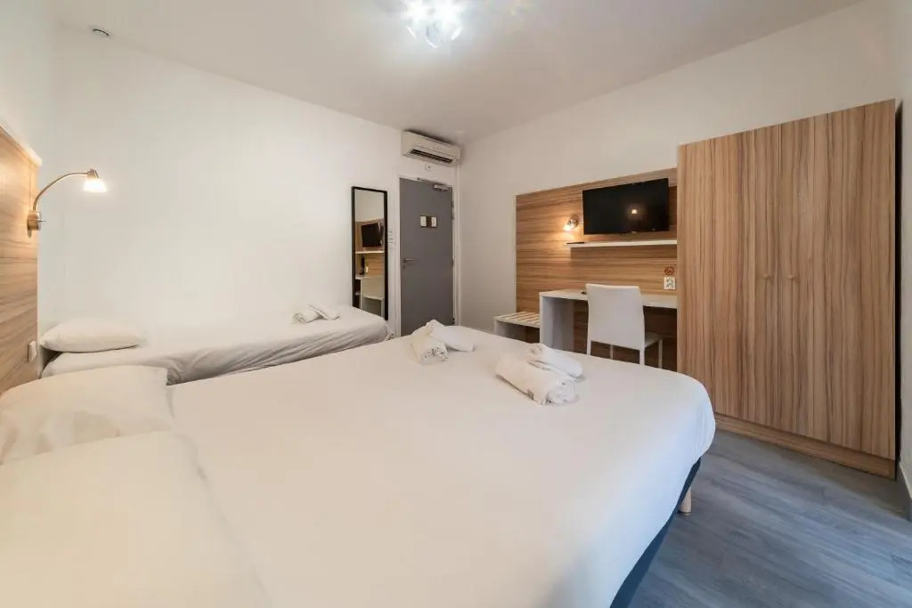 LOasis Hotel