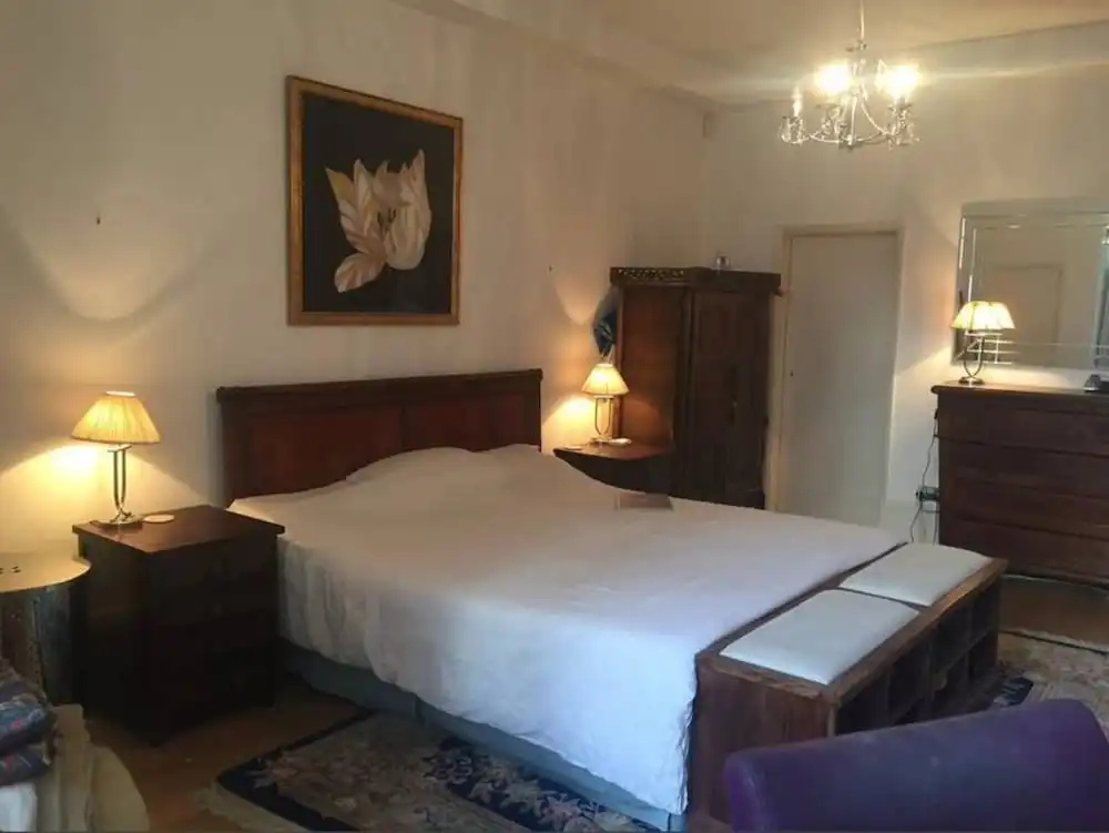 Spacious South Kensington 1 Bedroom Apartment