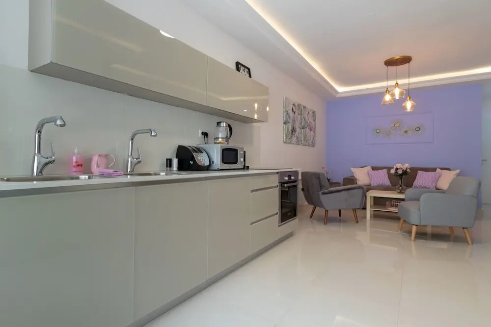Full Option 9 People Central Location