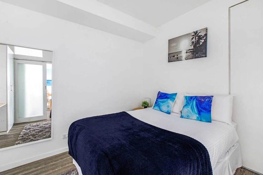 Beautiful 2BR APT With Balcony, Pool and Gym