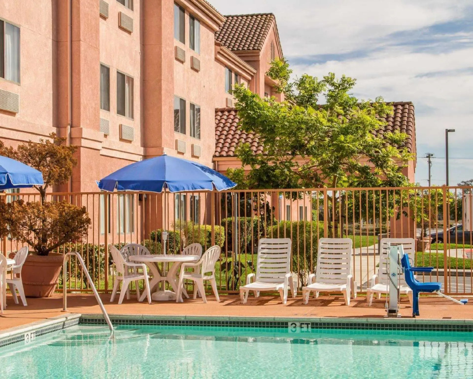 Pacific Coast Inn