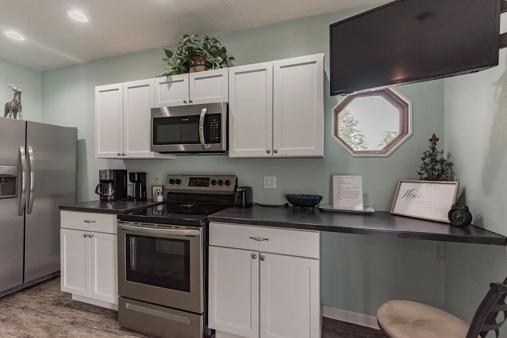 Quiet And Comfy Studio Apartment In South Bend, Minutes From Notre Dame! Pet Friendly! Apts