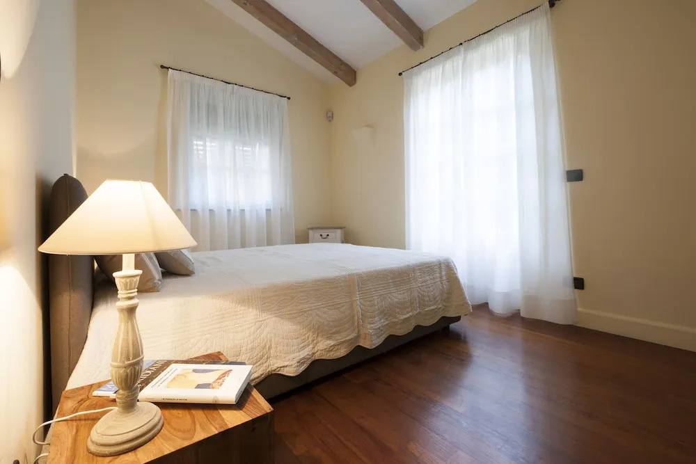 Villa con piscina tra gli ulivi di Rapallo