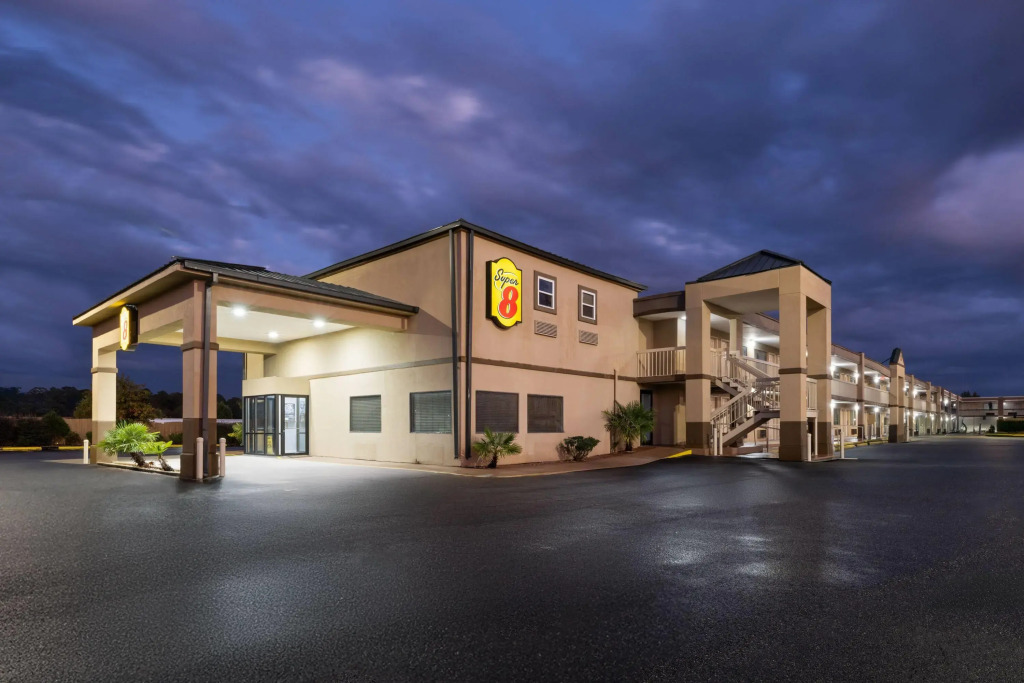 Super 8 by Wyndham Macon West