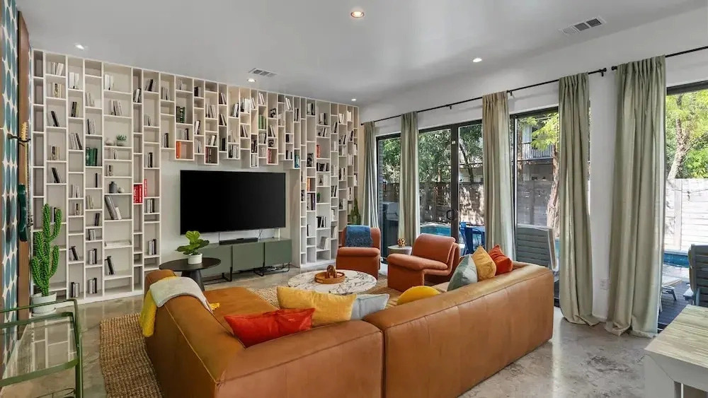 Luxury Group Retreat Near Rainey - Pool, Fire Pit