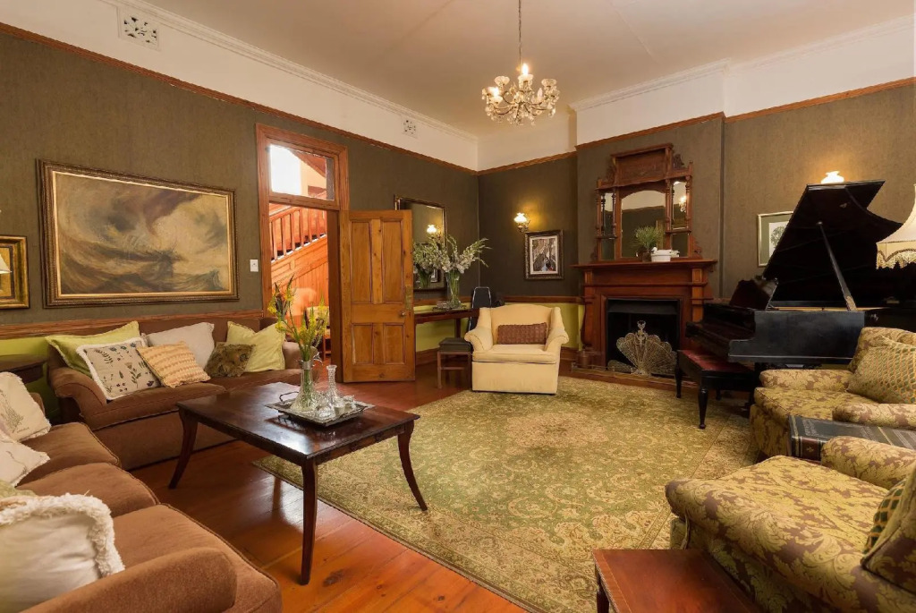 Royston Hall Guesthouse