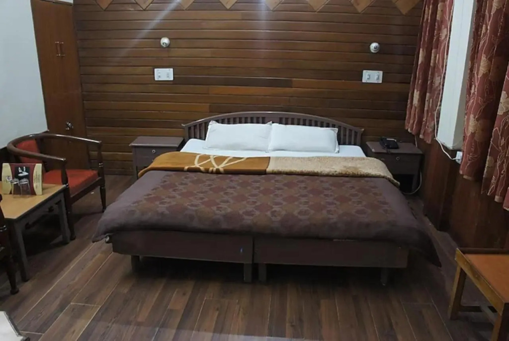 Goroomgo Dalhousie Shangrila Hotel