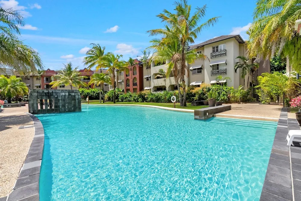 Palm View 9 Pools BBQ and Gym