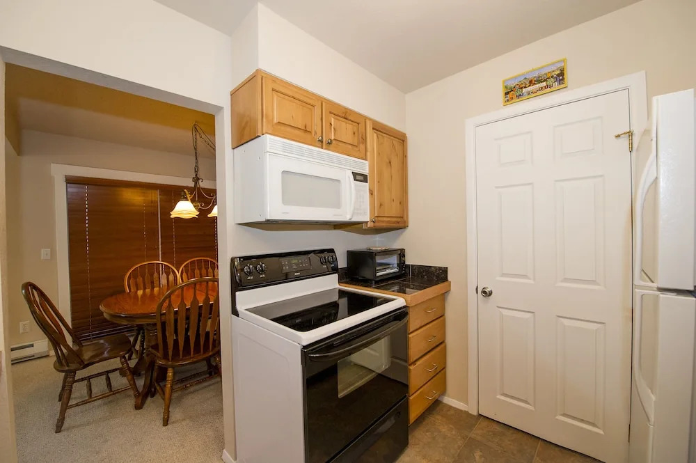 3 Bedroom Condo - Base 9