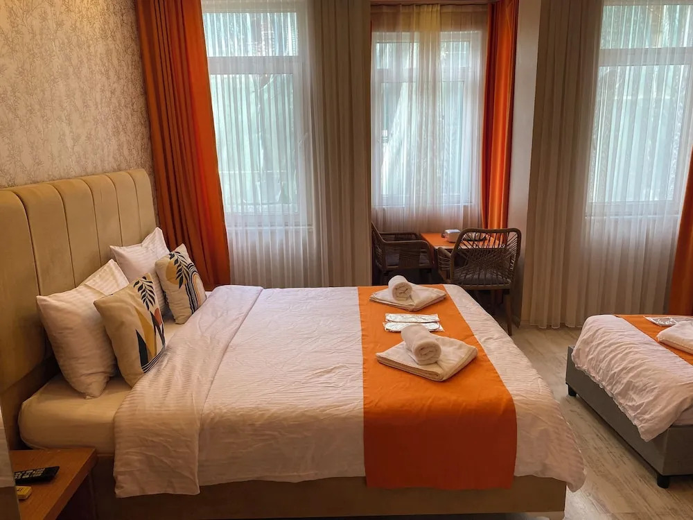 Aura Hotel