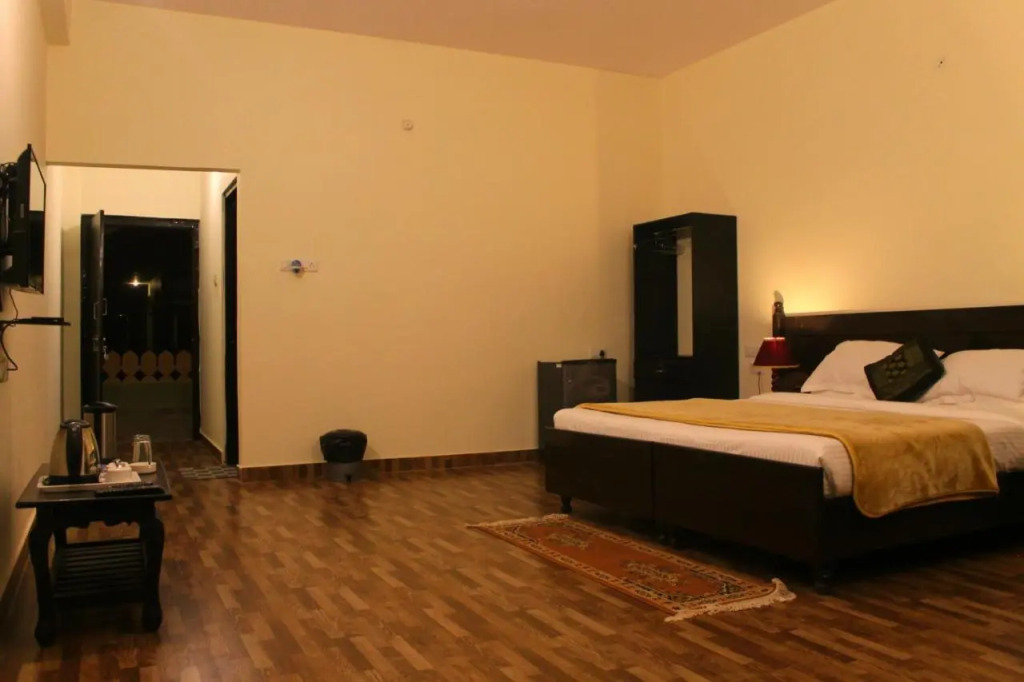 Jungle Vilas Resort