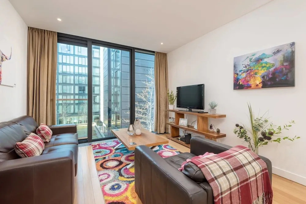 Modern Yet Homely Quartermile Apartment With Elevator