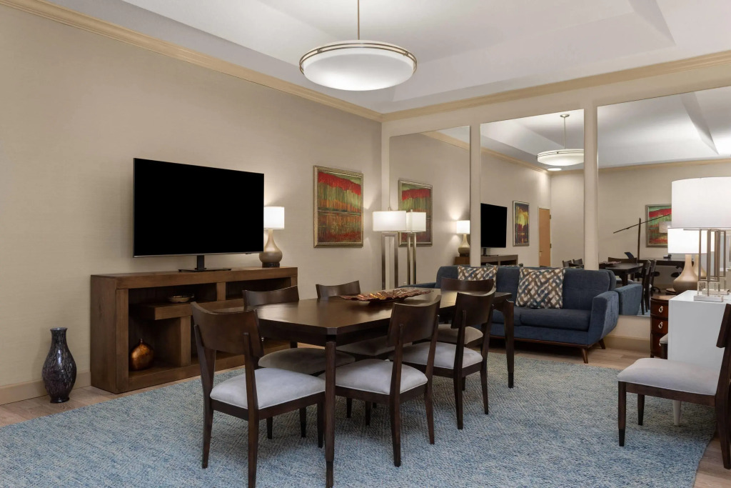 Hawthorn Extended Stay by Wyndham West Palm Beach Airport
