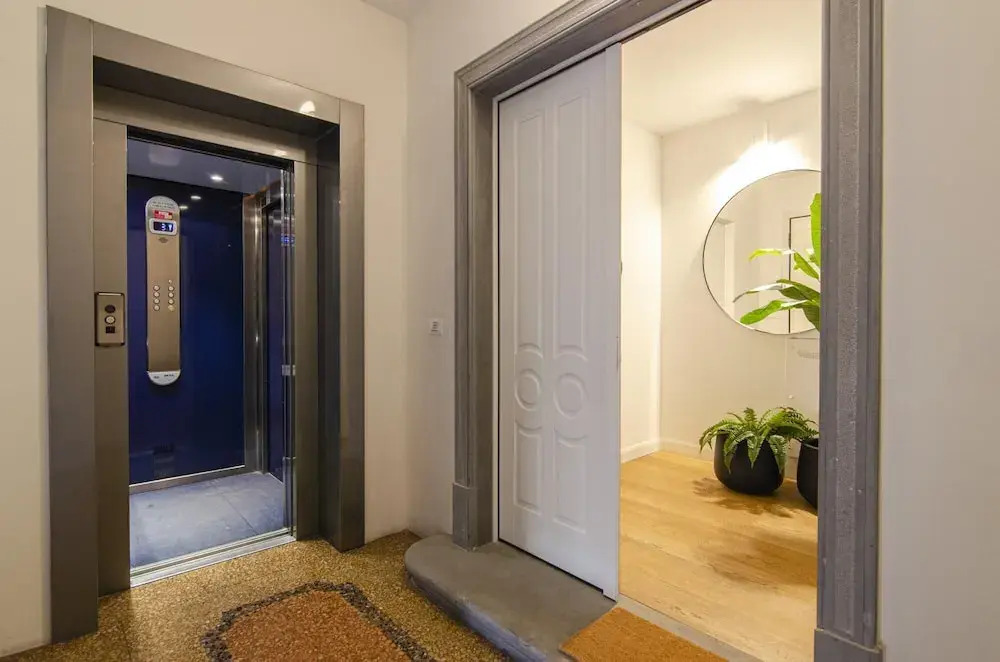 Brand new Suite With Balcony Via Albertoni