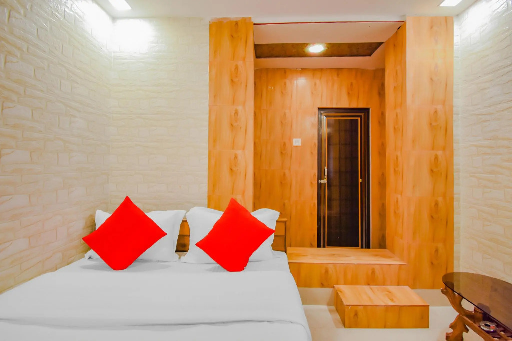 FabHotel Golden Imperial