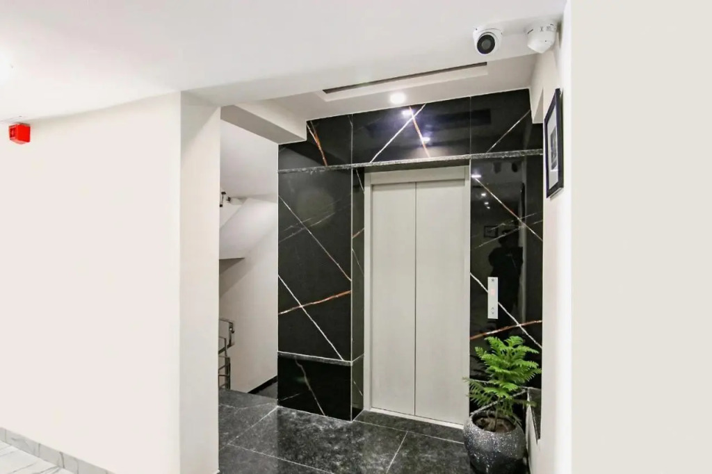 Saltstayz Select - Huda City Center