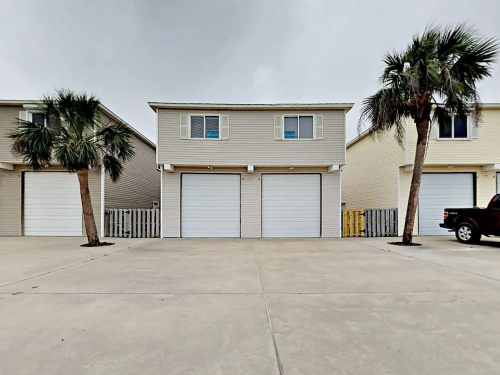 221B Las Palmas - Two Bedroom Condo