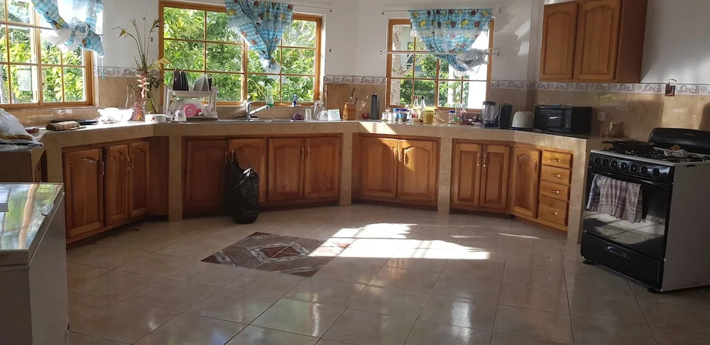 Sweetsop Jamaica Villa and Tour