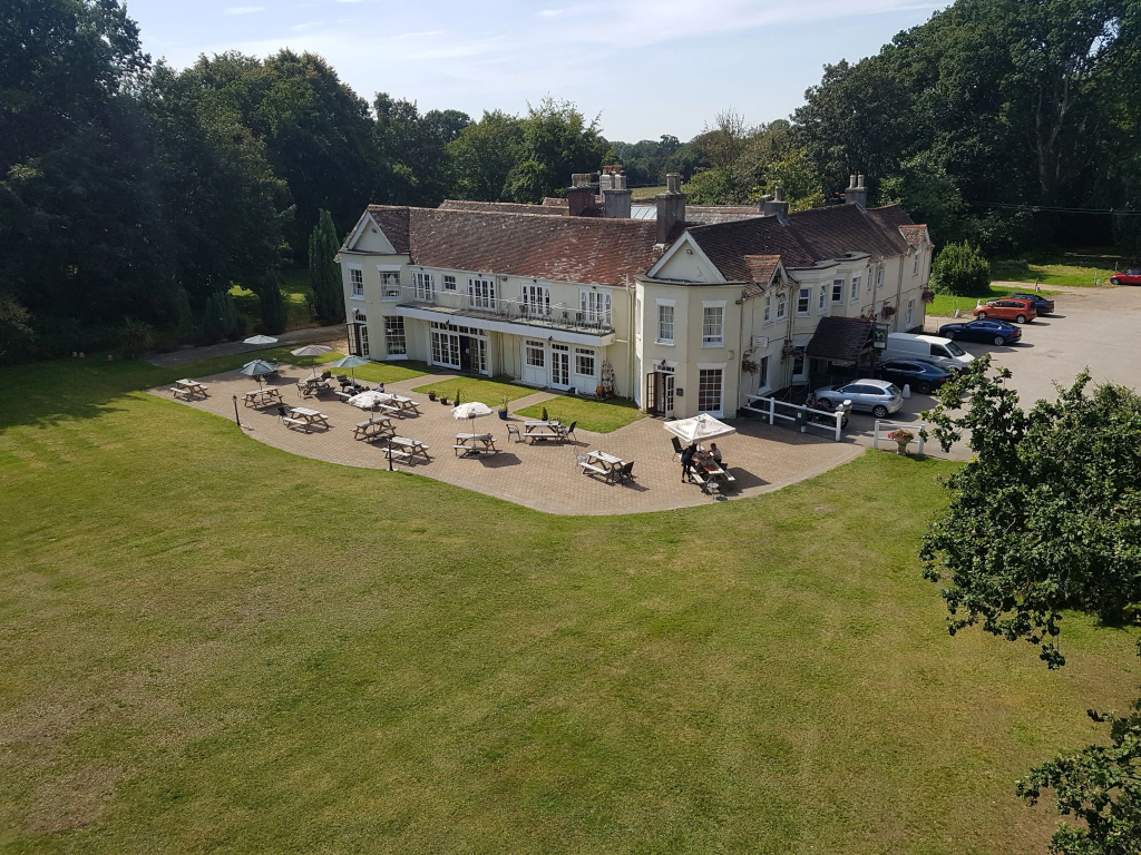 Tyrrells Ford Hotel