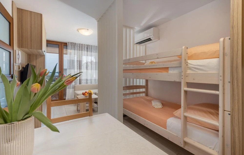 Beautiful Apartment in Crikvenica With Wifi