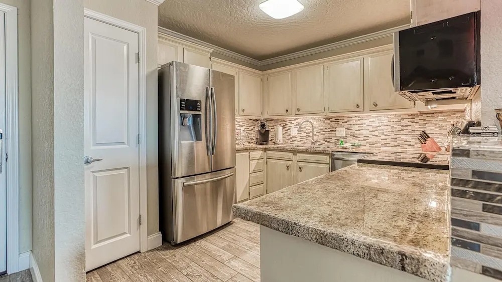 Dolphin Point 402b
