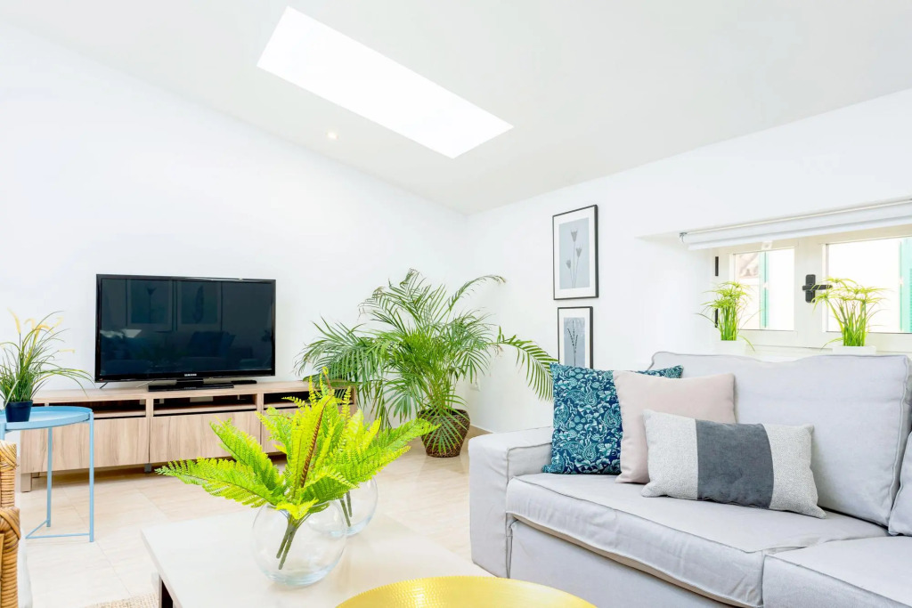 Genteel Home Marin Garcia IV