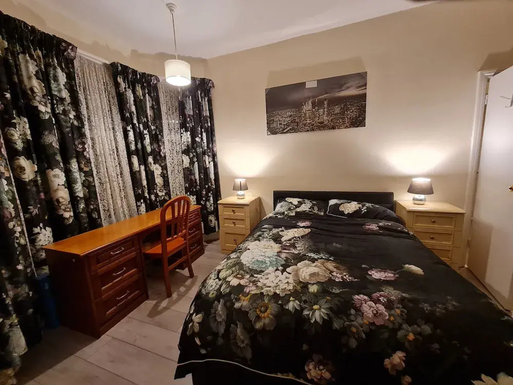 House-sleeps4-parking-garden
