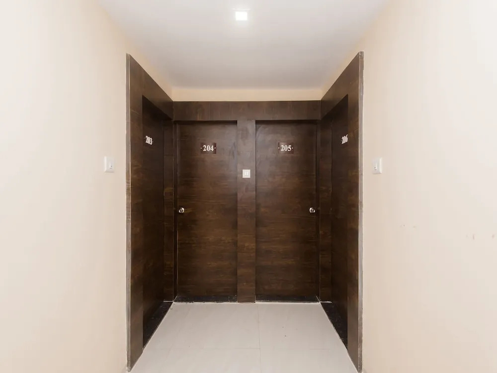 OYO 17391 Arya Residency