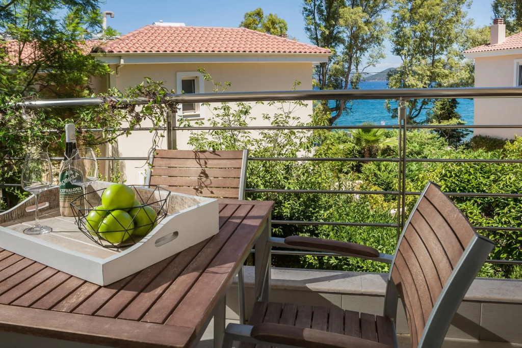 Meliti Waterfront Suites