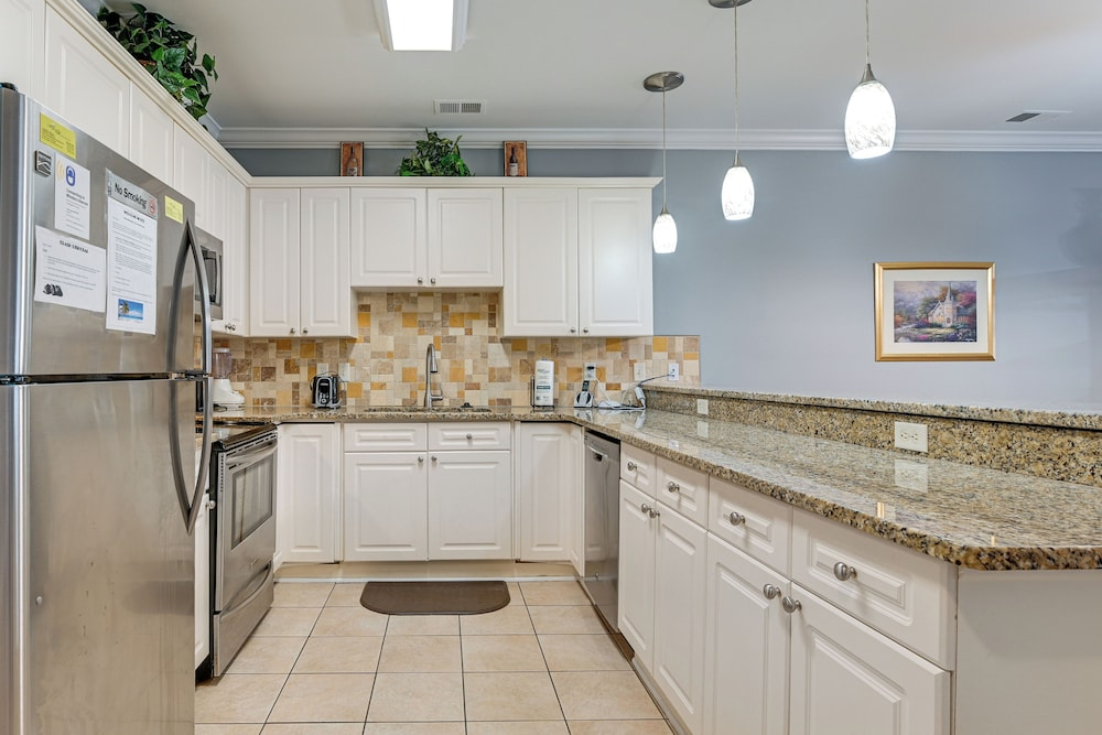 3 Mi to Broadway at the Beach: Condo w/ Pool!