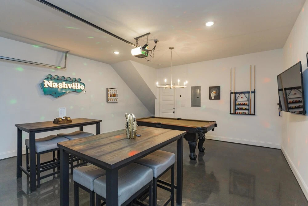 Bachelor/ette Buy 3 Nights get 4th Free Near Downtown--prn2
