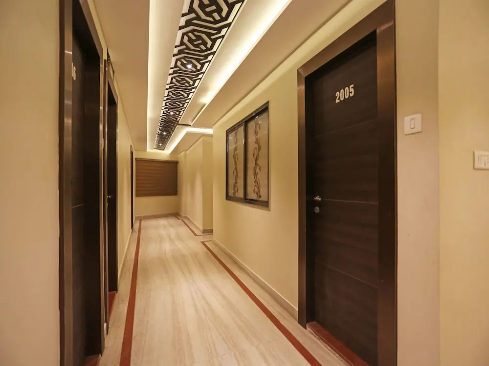 OYO 10338 Hotel Aadesh Palace