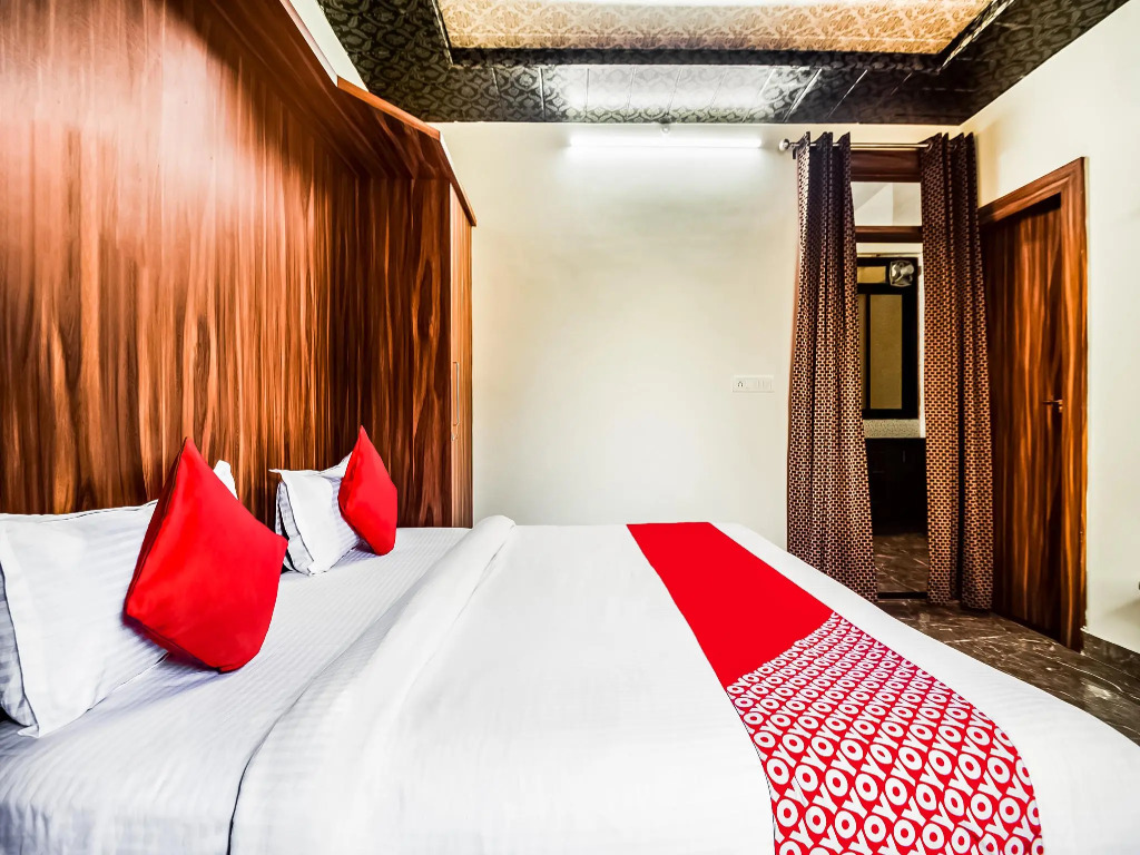 OYO 30911 Eleven 43 Suites