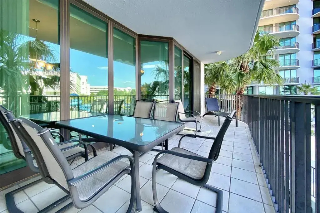 Phoenix on the Bay 2206- Elegant condo w/Lazy River Vortex Slide & Bay Views!