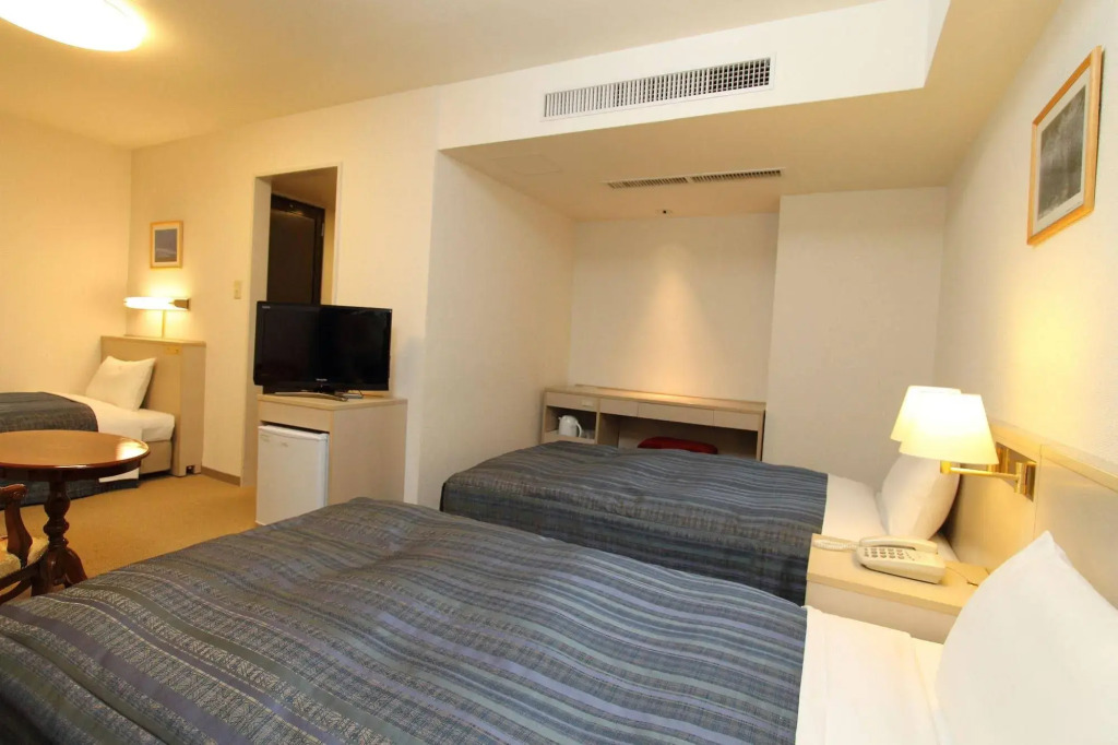 Suwa Lakeside Hotel
