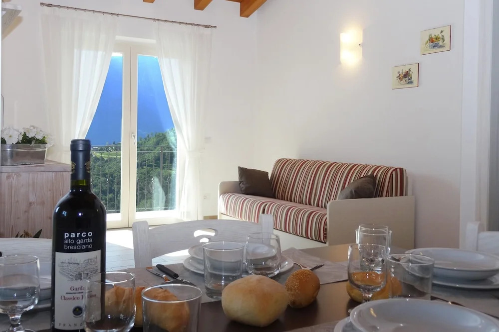 Mos Country House