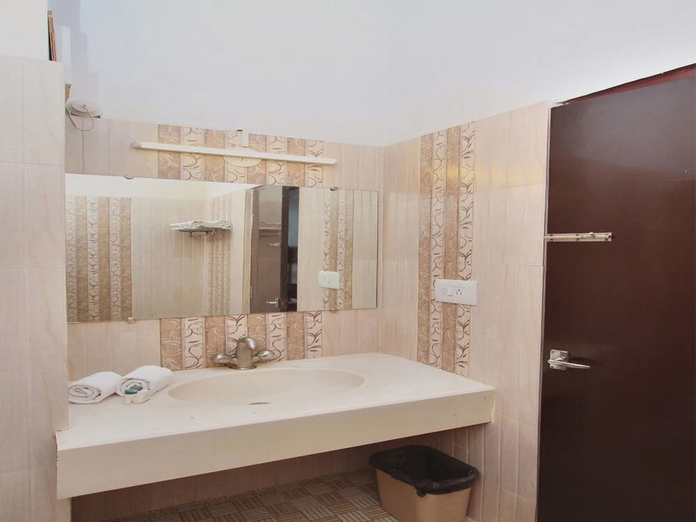 OYO 10632 Hotel Brigade Royal