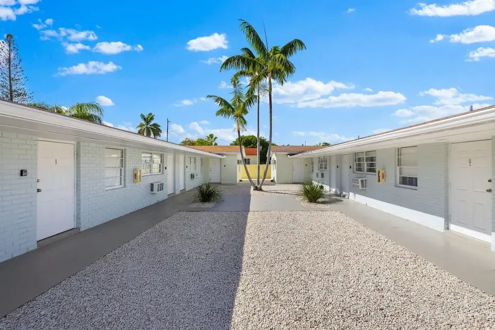 Sunset Inn - Hallandale Beach