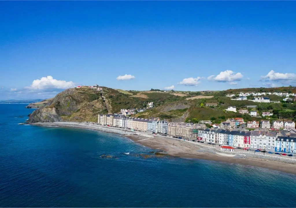 27 Morfa Bach