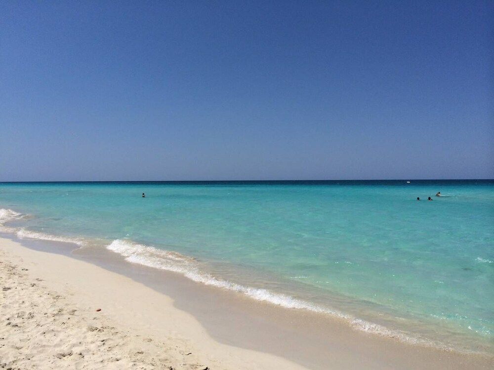Casa Onna - Downtown Varadero, Short Walk to Beach