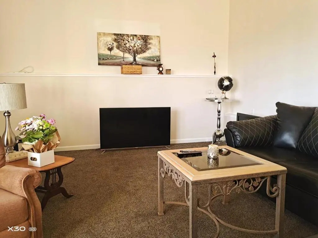 2 bedroom lake/Mountain view near Shannon Lake golf and park