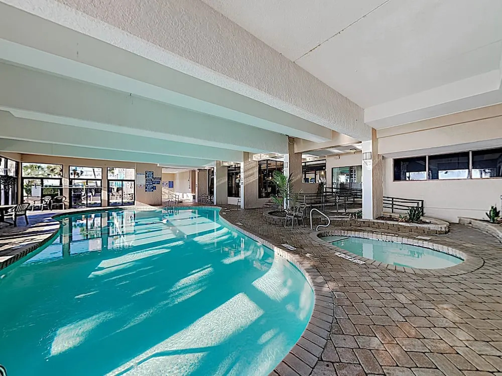 Ground-level Oceanfront W/ Pools & Hot Tubs 1 Bedroom Condo