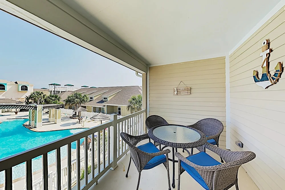 Poolside Beauty W/ Heated Pool - Steps To Beach 2 Bedroom Townhouse