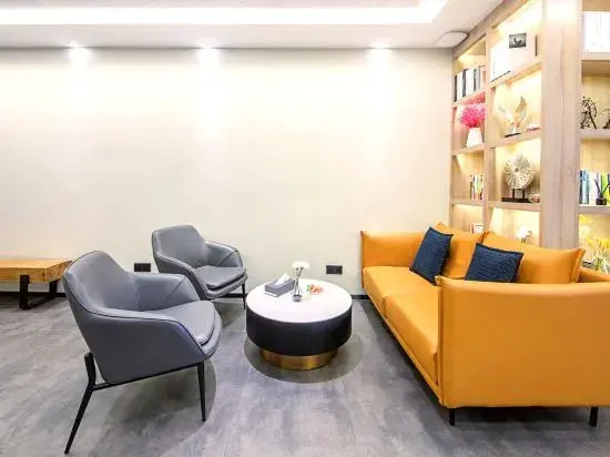 Youth Sunshine Hotel (Chengdu Chadianzi Subway Station Longhu Xichen Tianjie Branch)
