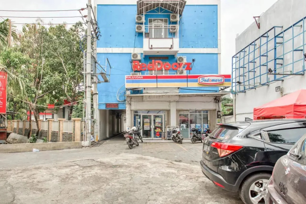RedDoorz near Pantai Ria Kenjeran