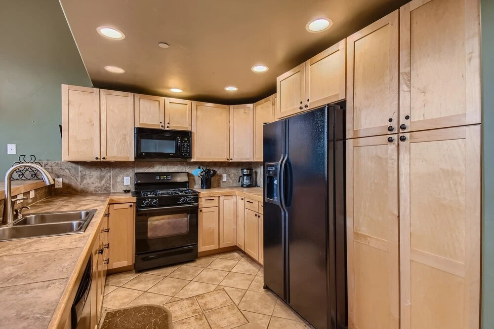 42 Burgundy 4br 3.5ba 4 Bedroom Townhouse by RedAwning